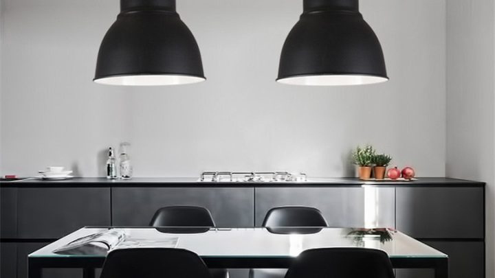 Caravaggio Schwenkarmwandlampe: Schlichte Eleganz für dein Zuhause