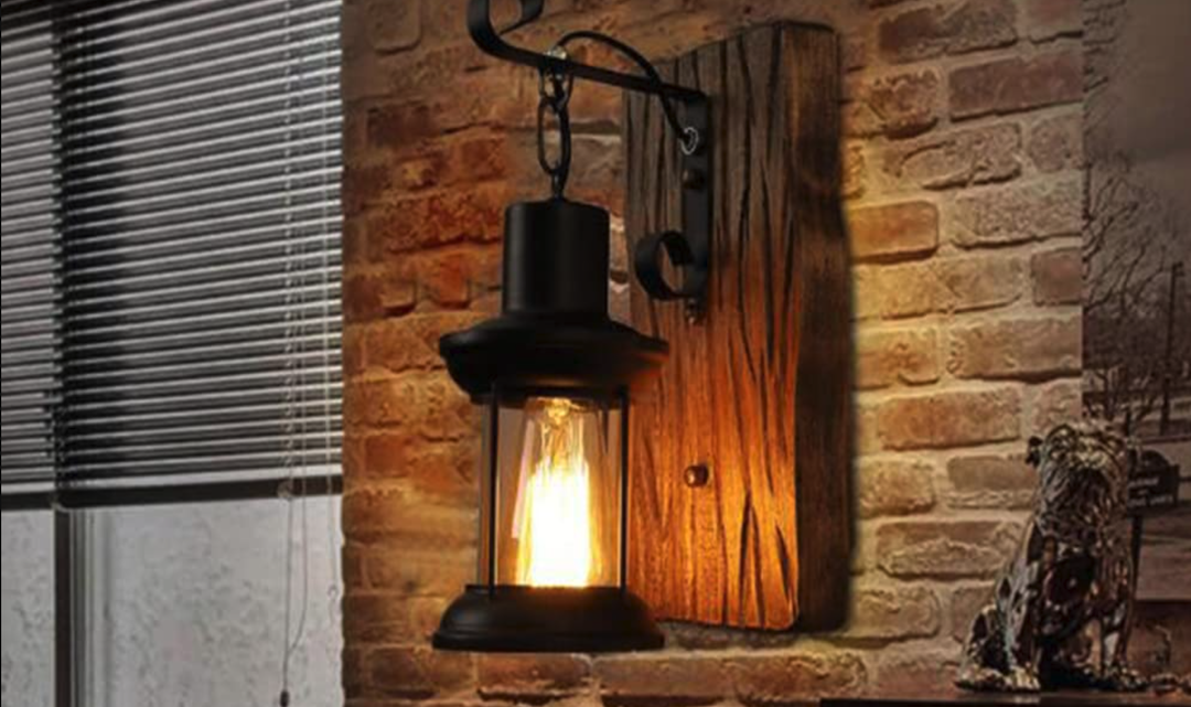 Ländliche Retro-Holzwandlampe: Ein rustikales Beleuchtungselement