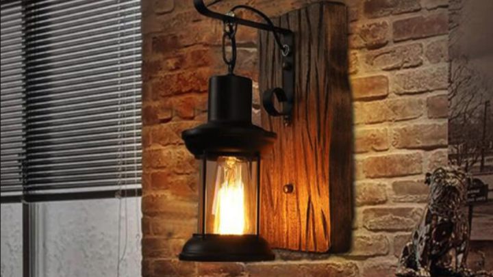 Ländliche Retro-Holzwandlampe: Ein rustikales Beleuchtungselement