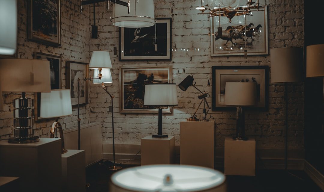 Die elegante Beleuchtungslösung: Das Badezimmerspülbecken-Glaswand-Licht